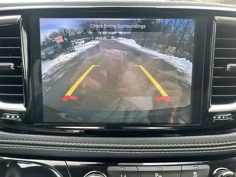Used 2024 Chrysler Pacifica Limited FWD image 16