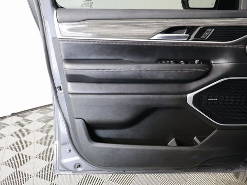 Used 2022 Jeep Wagoneer Series II AWD/4WD image 12