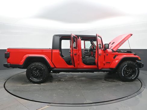 Used 2024 Jeep Gladiator Sport image 57