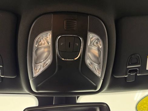 Used 2025 Jeep Compass Latitude AWD/4WD image 23