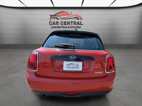 Used 2020 MINI Cooper 4-Door Hardtop w/ Storage Package FWD image 4