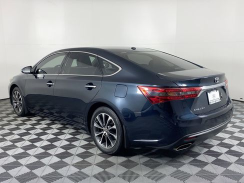 Used 2016 Toyota Avalon XLE Premium image 3