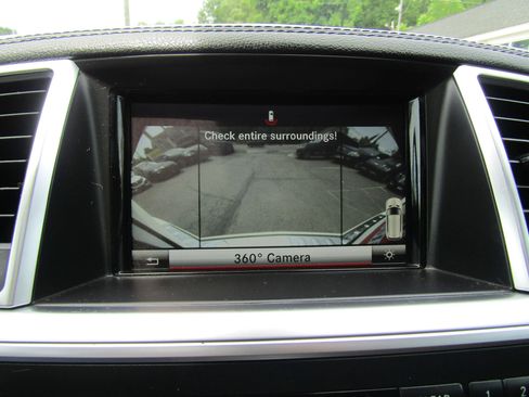 Used 2015 Mercedes-Benz GL 550 4MATIC image 31