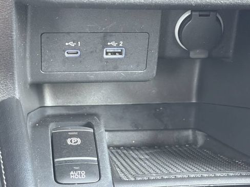 Used 2022 Nissan Kicks SR w/ Premium Package FWD image 16
