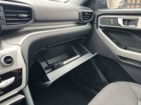 Used 2022 Ford Explorer XLT image 18