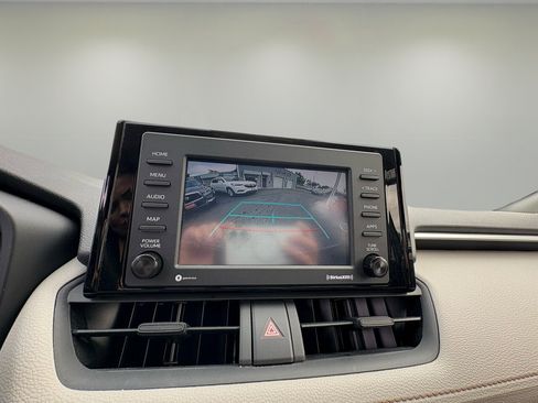 Used 2021 Toyota RAV4 XLE w/ Convenience Package image 20