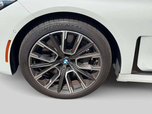 Used 2021 BMW 750i xDrive w/ M Sport Package AWD/4WD image 10