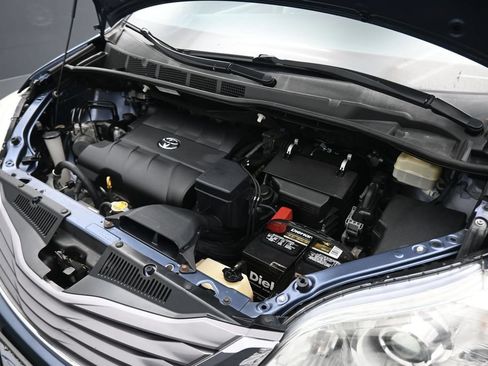 Used 2016 Toyota Sienna XLE FWD image 63