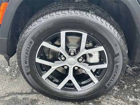 Used 2024 Jeep Grand Cherokee Limited image 9