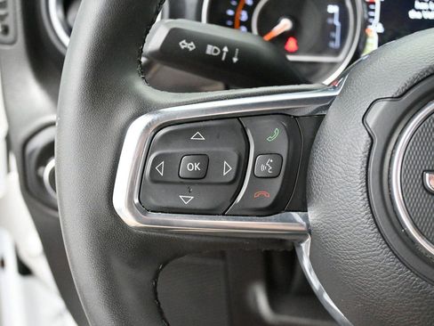 Used 2023 Jeep Wrangler Unlimited Sahara AWD/4WD image 17