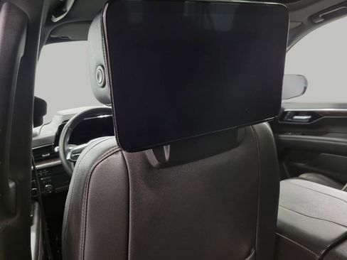 Used 2025 Chevrolet Suburban Premier image 27