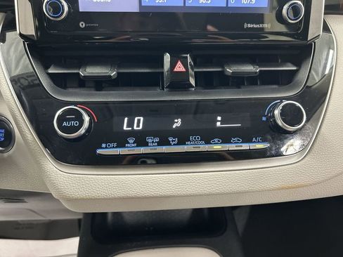 Used 2021 Toyota Corolla LE w/ LE Convenience Package image 16