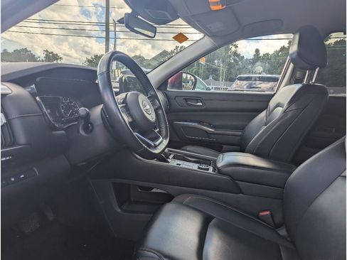 Used 2023 Nissan Pathfinder SL AWD/4WD image 12