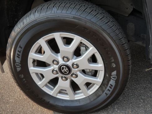 Certified 2024 Toyota Tacoma SR5 AWD/4WD image 16