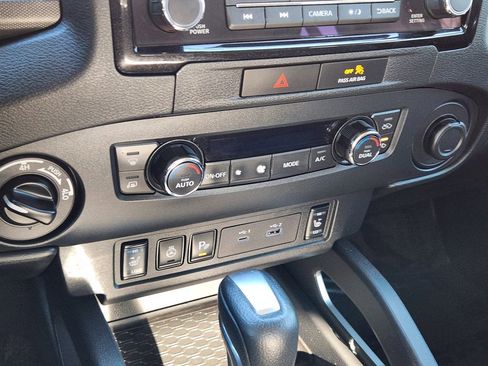 Used 2022 Nissan Frontier SV image 27