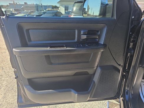 Used 2017 RAM 1500 ST w/ SXT Appearance Group image 11