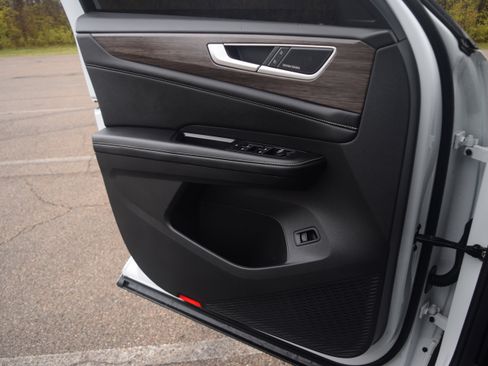 Used 2024 Volkswagen Atlas SEL Premium R-Line image 22