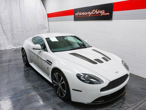 Used 2011 Aston Martin V12 Vantage Coupe image 38