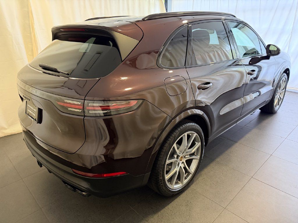 Certified 2023 Porsche Cayenne Platinum Edition AWD/4WD image 9