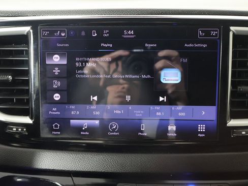 Used 2022 Chrysler Pacifica Touring-L image 42