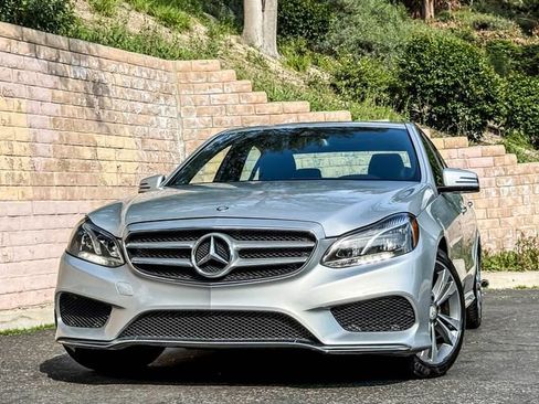 Used 2016 Mercedes-Benz E 350 Sedan image 3
