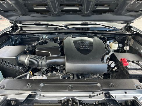 Certified 2021 Toyota Tacoma TRD Sport w/ TRD Premium Sport Package AWD/4WD image 32