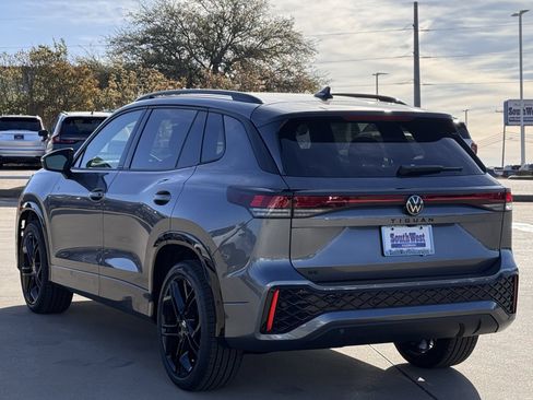 New 2026 Volkswagen Tiguan SE R-Line FWD image 8