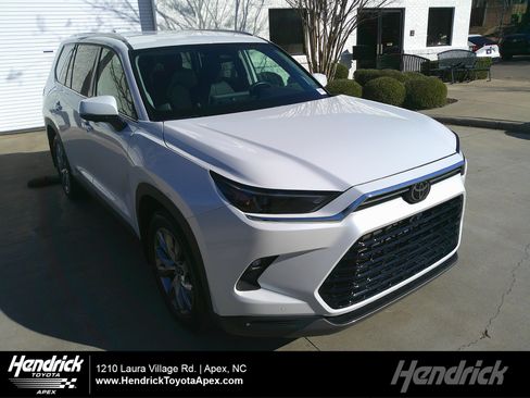 Used 2024 Toyota Grand Highlander Limited image 1