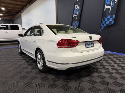 Used 2014 Volkswagen Passat TDI SE image 3