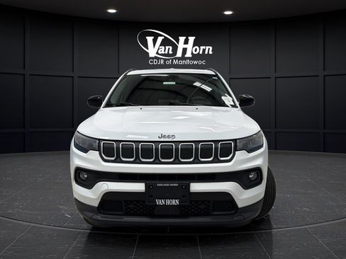 Used 2022 Jeep Compass Latitude AWD/4WD image 2