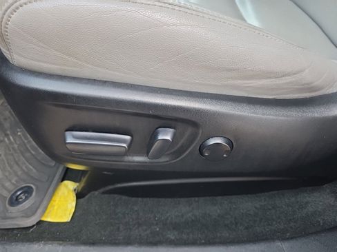 Used 2016 Toyota Sienna Limited Premium image 18