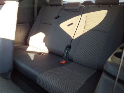 Used 2024 Toyota Highlander LE image 25