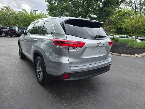 Used 2019 Toyota Highlander XLE AWD/4WD image 5