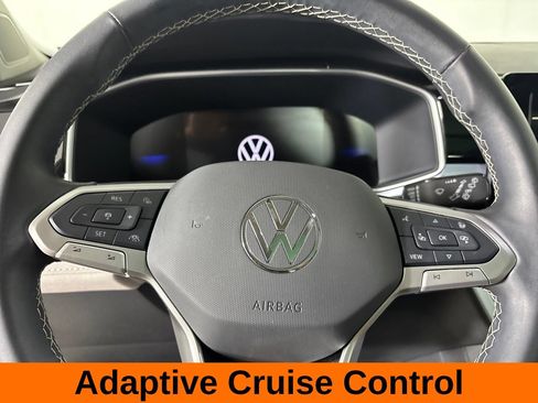 Used 2025 Volkswagen Taos SE w/ Panoramic Sunroof Package AWD/4WD image 13