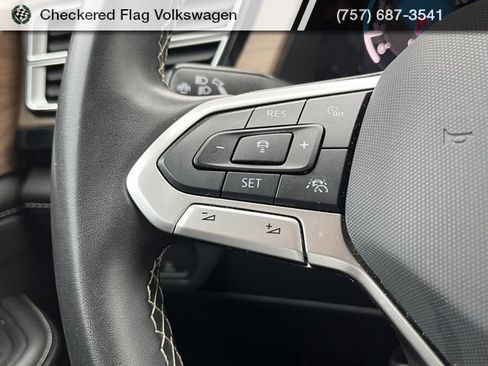 Used 2024 Volkswagen Atlas SE image 35