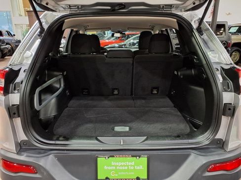 Certified 2016 Jeep Cherokee Latitude w/ Cold Weather Group image 12