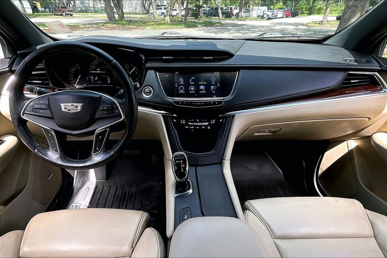 Used 2017 Cadillac XT5 Luxury w/ Driver Awareness Package FWD image 7