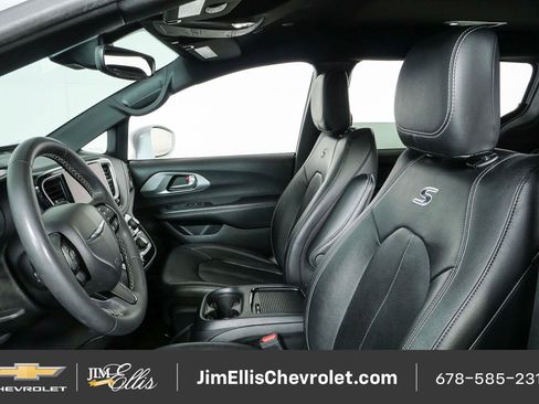 Used 2022 Chrysler Pacifica Touring-L w/ S Appearance Package FWD image 5