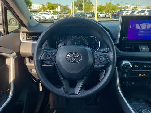 Used 2025 Toyota RAV4 LE AWD/4WD image 16