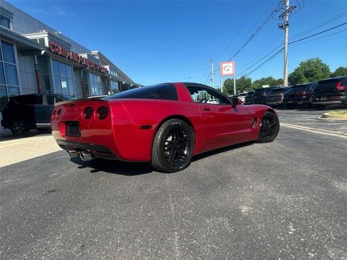 Used 2004 Chevrolet Corvette Coupe w/ Preferred Equipment Group RWD image 2