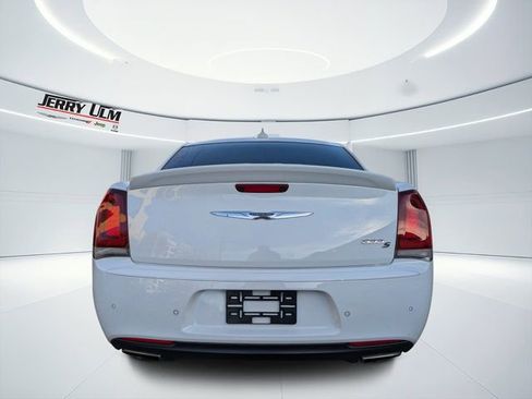 Used 2019 Chrysler 300 S w/ 300S Premium Group 2 image 4