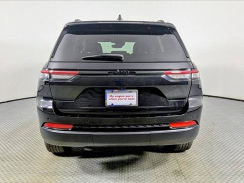 Used 2024 Jeep Grand Cherokee Altitude RWD image 6