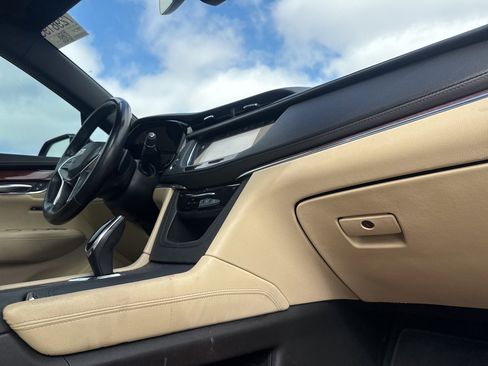 Used 2019 Cadillac XT5 Luxury w/ LPO, Radiant Package image 28