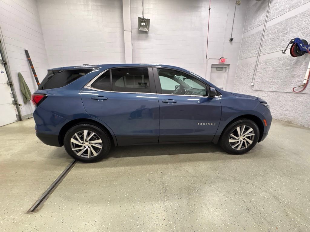 Used 2024 Chevrolet Equinox LT AWD/4WD image 3