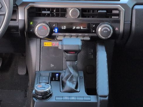 Used 2025 Toyota 4Runner TRD Off-Road Premium AWD/4WD image 17