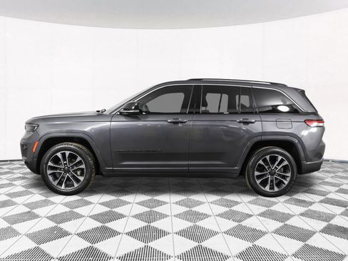 Used 2022 Jeep Grand Cherokee Overland w/ Luxury Tech Group IV AWD/4WD image 24