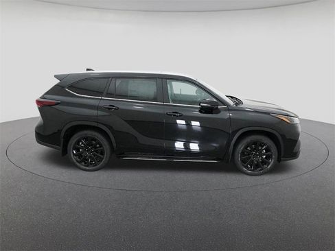 New 2026 Toyota Highlander XLE image 11