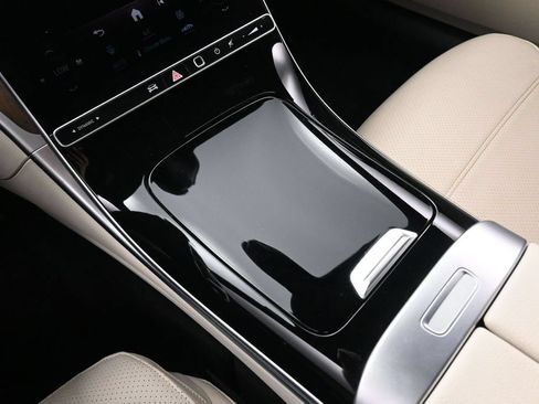 Used 2023 Mercedes-Benz C 300 4MATIC Sedan image 45