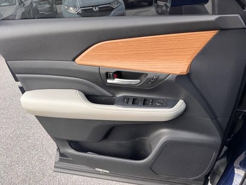 Used 2024 Toyota Grand Highlander AWD image 18