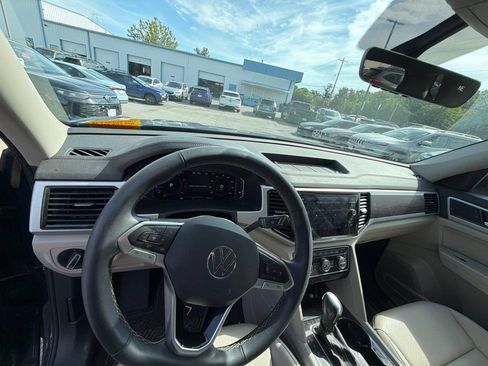 Used 2022 Volkswagen Atlas SE w/ Black Wheel Package AWD/4WD image 13